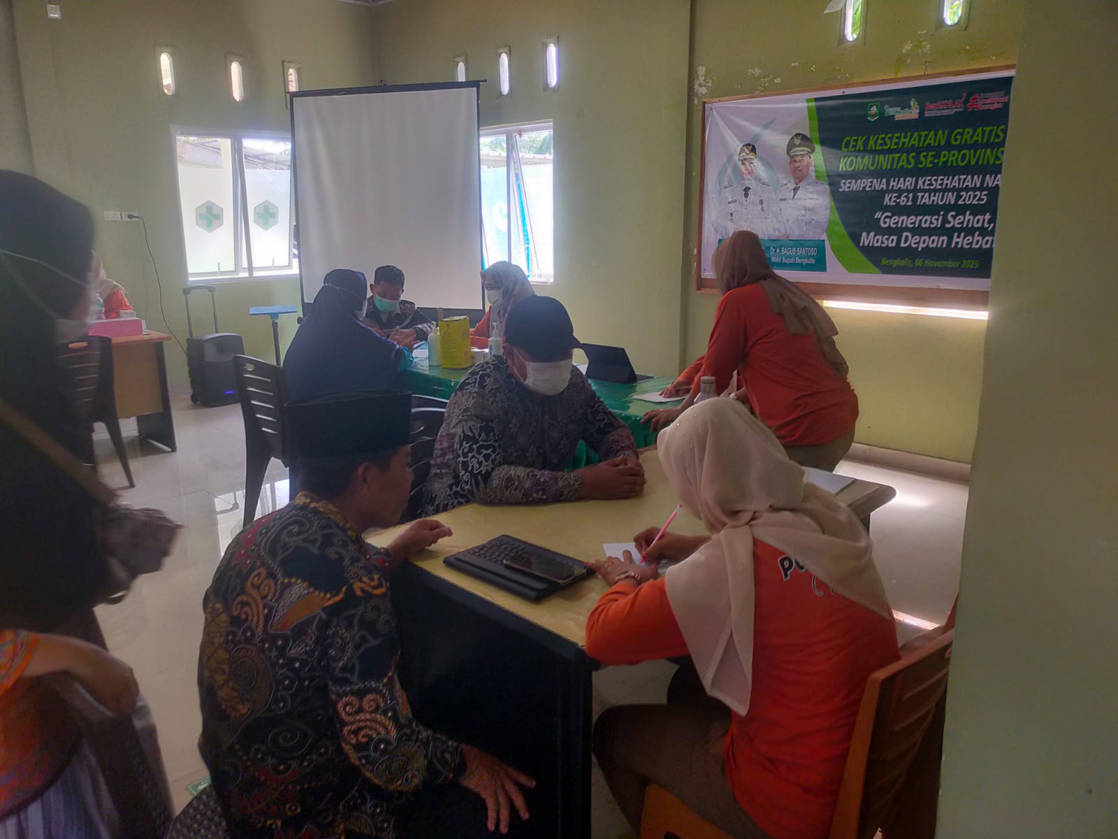 Aparatur Pemdes Muntai Melakukan Cek Kesehatan Di Puskesmas Pambang