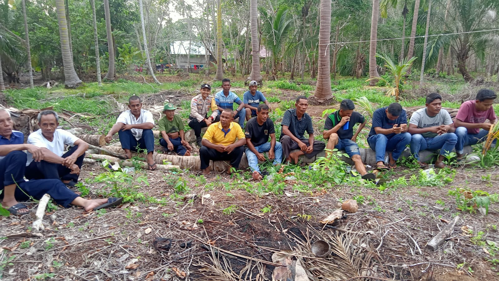 Bripka Yulfandi Ajak Warga Desa Muntai Manfaatkan Lahan Kosong untuk Tanam Jagung Demi Ketahanan Pangan