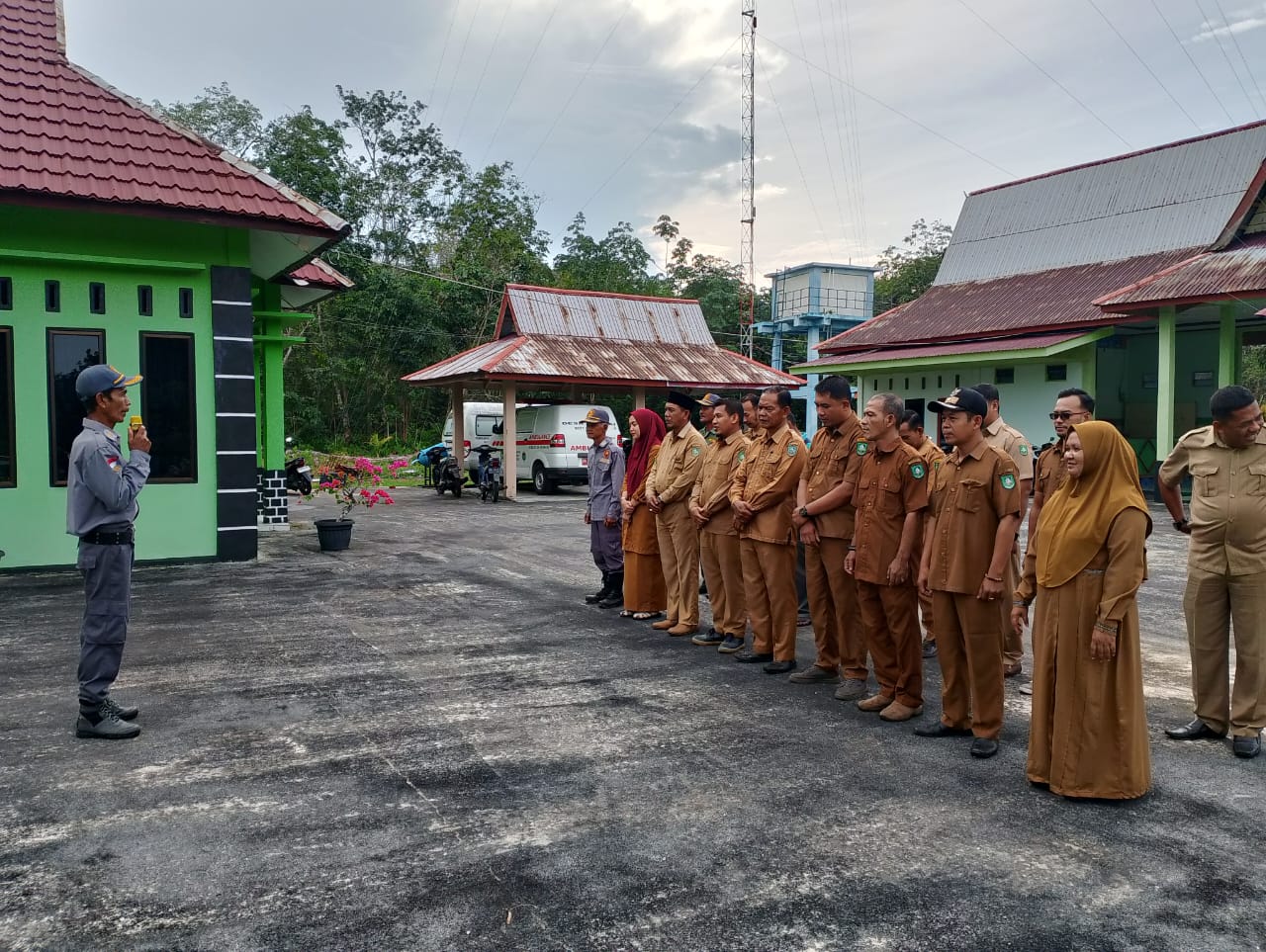 Semangat Peningkatan Kinerja: Pemerintah Desa Muntai Gelar Apel Hari Senin