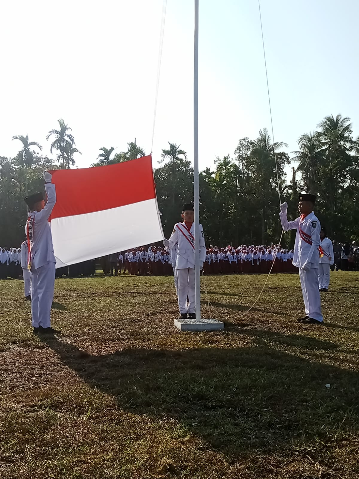 Penurunan Bendera HUT Ke-81 RI di Desa Muntai Berlangsung Khidmat