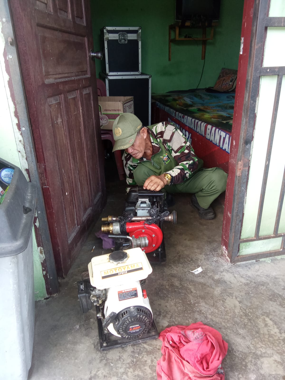 Antisipasi Karhutla, Anggota MPA Desa Muntai Lakukan Pengecekan Berkala Kondisi Peralatan Pemadam