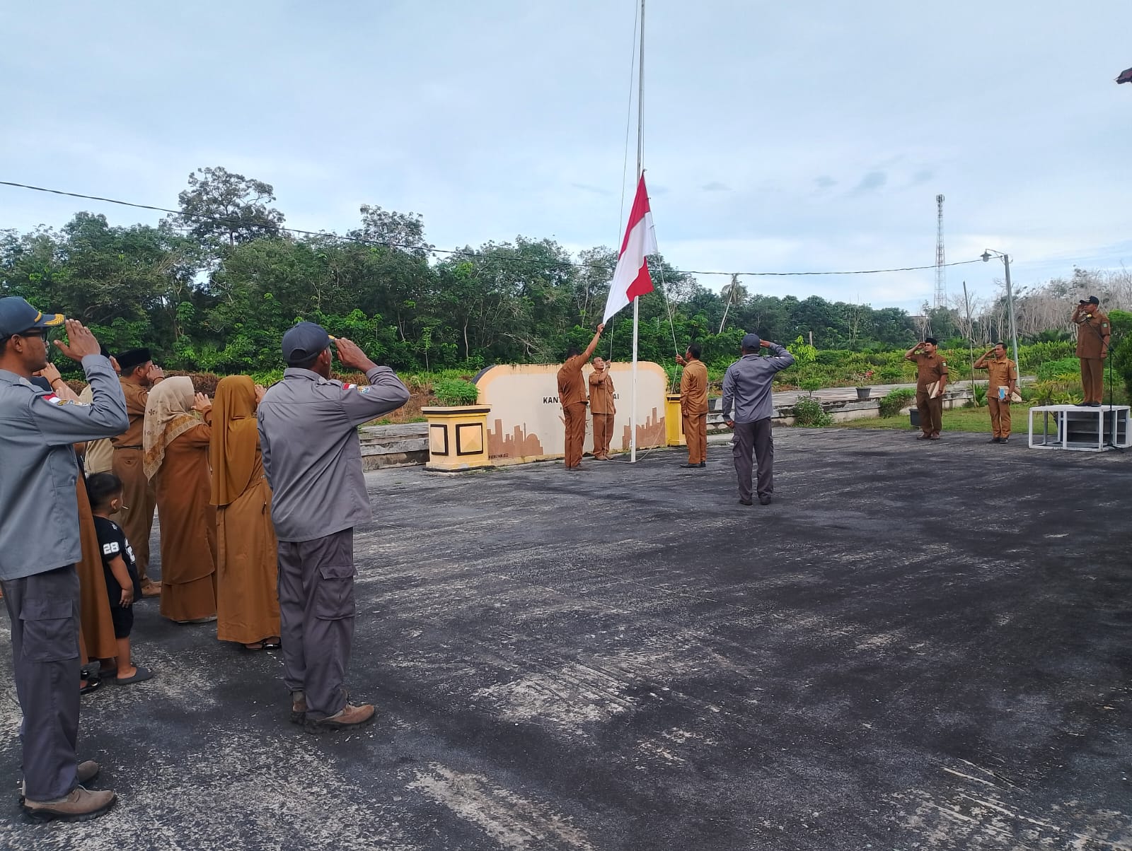 Semangat Disiplin dan Pelayanan Prima, Pemerintah Desa Muntai Gelar Apel Senin