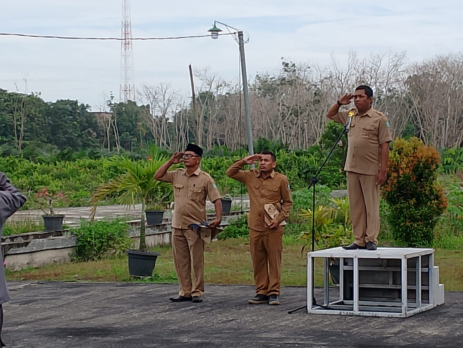 Apel Senin Pagi Tingkatkan Disiplin dan Semangat Kerja Pemdes Muntai Apel Senin Pagi Tingkatkan Disiplin dan Semangat Kerja Pemdes Muntai